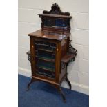 AN EDWARDIAN MAHOGANY VITRINE, with foliate decoration and a single door, width 79cm x depth 40cm