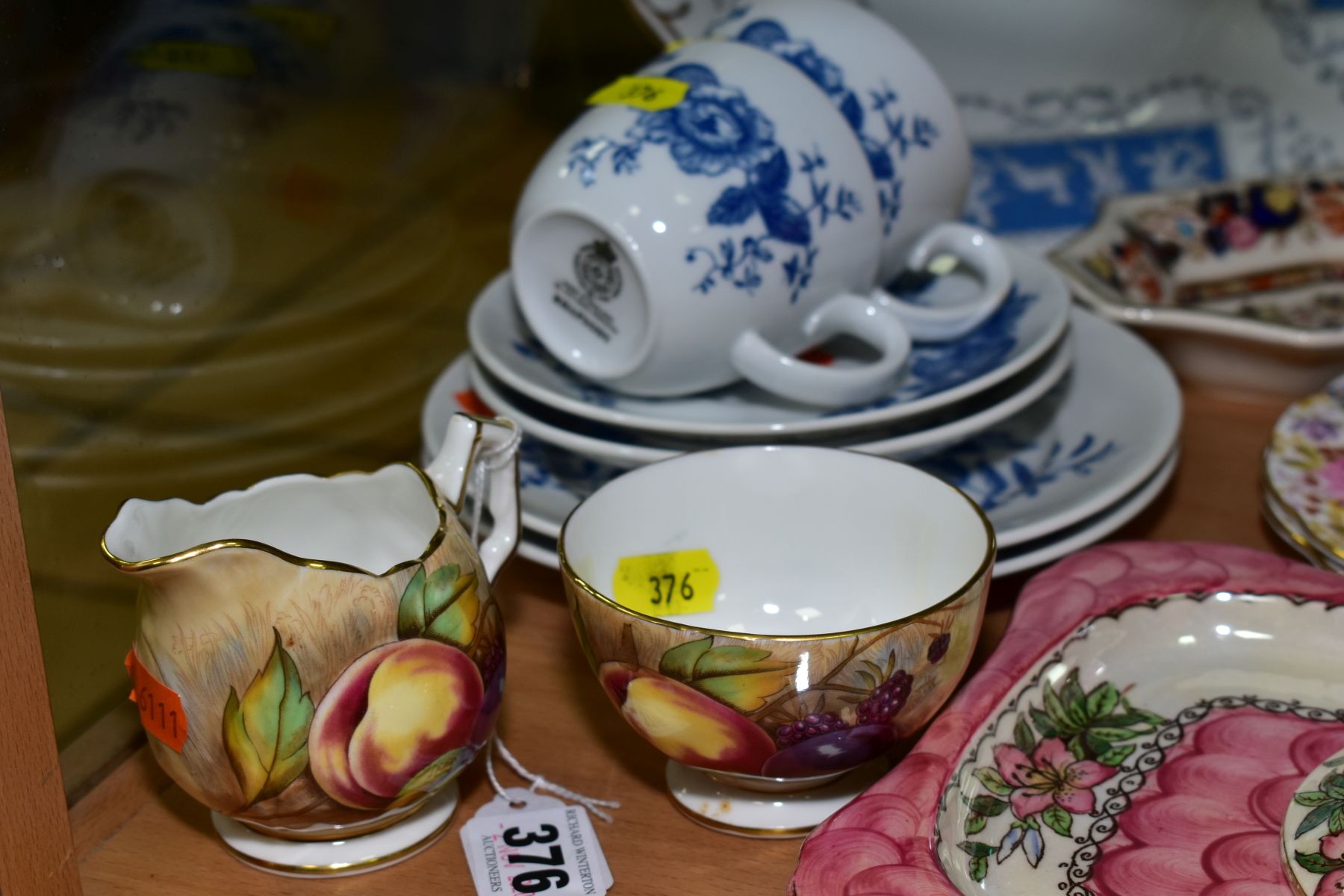 A GROUP OF CERAMICS, comprising Aynsley 'Orchard Gold' cream jug and sugar bowl (green backstamp), - Image 3 of 6