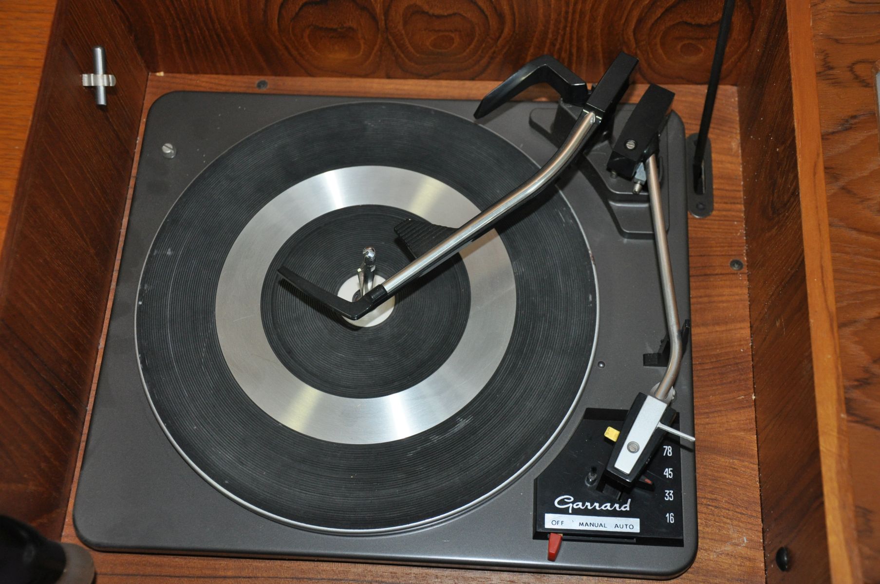 A DYNATRON 12/10 TRANSPOWER RADIOGRAM in teak case (lid broken) with a Garrard turntable, tuner ( - Image 3 of 4