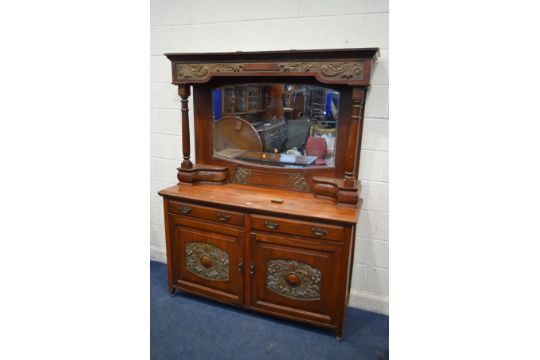 AN EARLY 20TH CENTURY WALNUT ARTS AND CRAFTS MIRROR BACK SIDEBOARD, the top with a bevelled edge