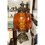 A SECOND HALF 20TH CENTURY GILT METAL TABLE LAMP, moulded amber glass shade beneath a fanned finial,