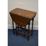 A SMALL EARLY TO MID 20TH CENTURY OAK BARLEY TWIST OVAL DROP LEAF TABLE