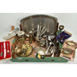 A SMALL QUANTITY OF SILVER ITEMS AND METALWARE, to include a cased silver brush and comb set,
