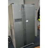 A SAMSUNG AMERICAN STYLE FRIDGE FREEZER in grey, height 176cm x width 90cm (PAT pass and working @