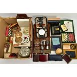 A SELECTION OF MISCELLANEOUS ITEMS, to include two lady's Stratton compacts, two gentlemen's cased