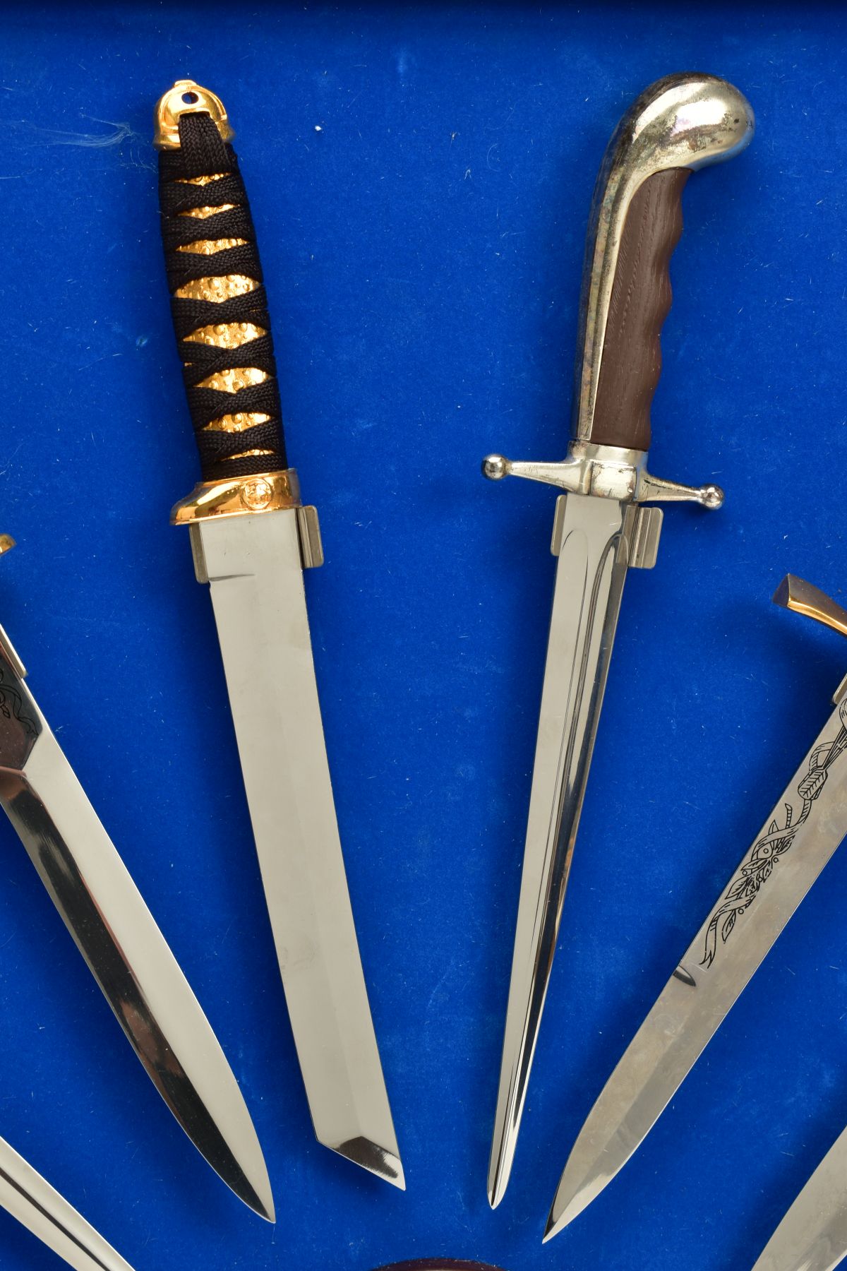 A LARGE FRAME DISPLAY OF COMBAT KNIVES OF WWII, eight knives and daggers in total, display use - Image 3 of 4