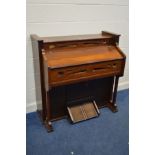 AN ESTEY ORGAN CO, mahogany pump organ (sd)