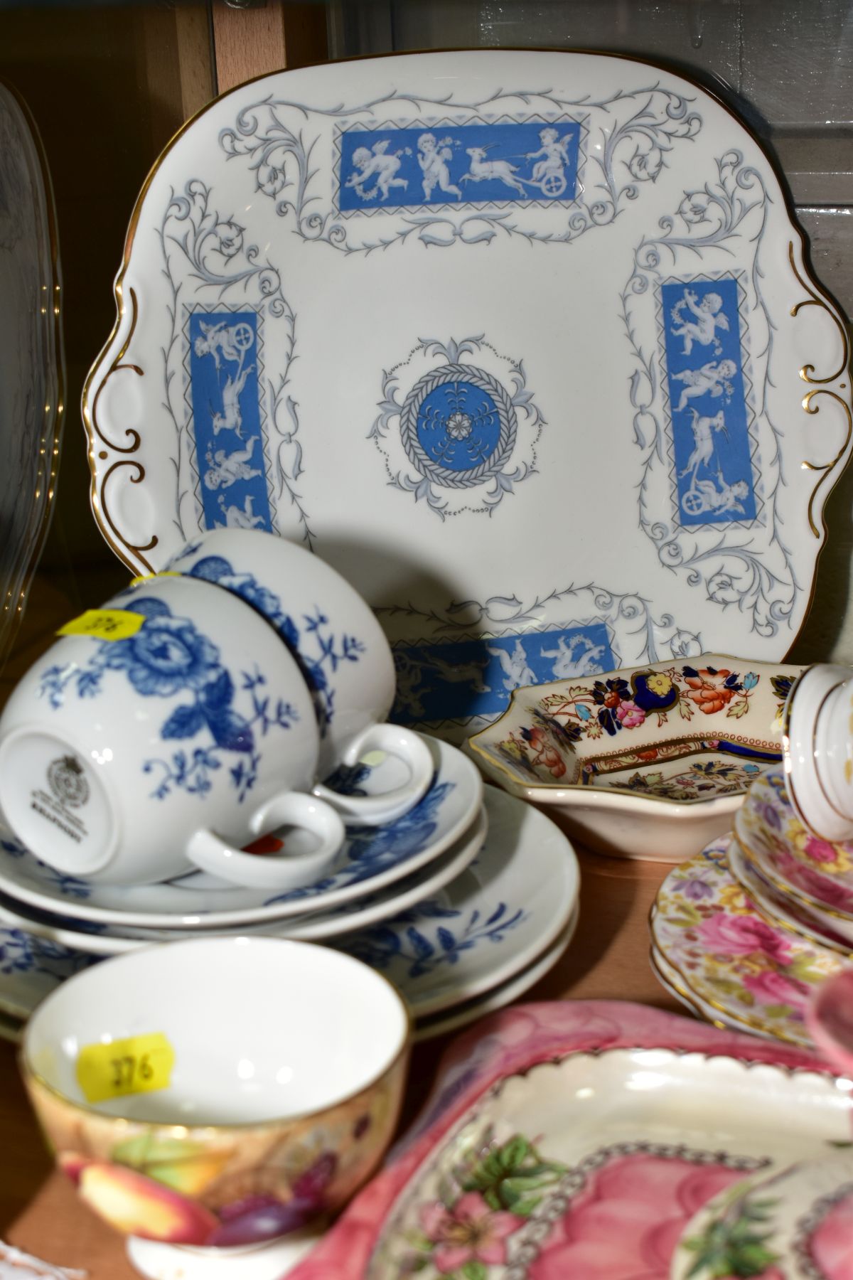 A GROUP OF CERAMICS, comprising Aynsley 'Orchard Gold' cream jug and sugar bowl (green backstamp), - Image 4 of 6