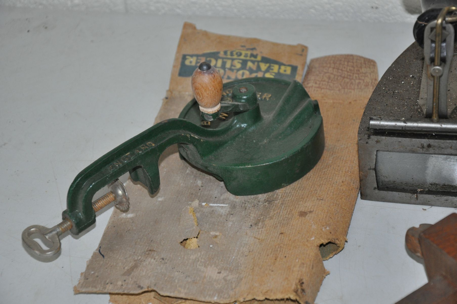 A COLLECTION OF VINTAGE TOOLS, IRONS, CASTERS ETC, including a Record No 043 gauge, a Spongs Bean - Image 3 of 6