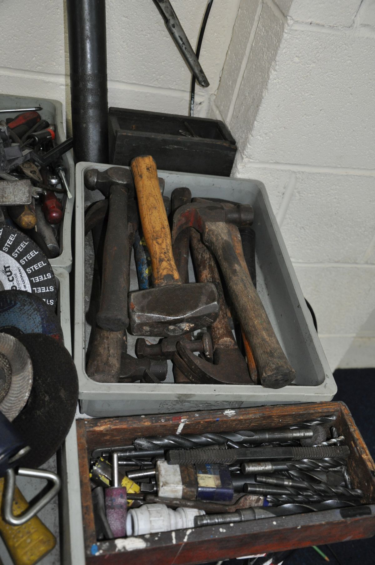 TEN TRAYS CONTAINING TOOLS incjuding drill bits, grease guns, hammers, grinding wheels, etc - Image 4 of 4