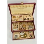 A JEWELLERY BOX WITH COSTUME JEWELLERY, the three tiered burgundy and gold trim jewellery box