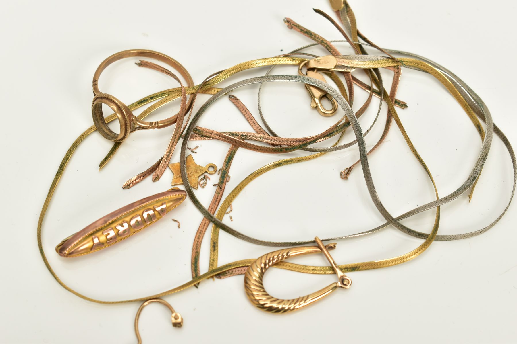 A SMALL QUANTITY OF YELLOW METAL JEWELLERY, to include a broken tri-coloured necklace, lobster - Image 2 of 2