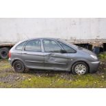 A 2004 CITROEN XSARA DESIRE IN GREY, 1600cc petrol engine 5 speed manual gearbox spares or