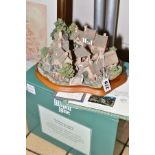 A BOXED LIMITED EDITION LILLIPUT LANE SCULPTURE, 'Chipping Coombe' 779, No 2646/3000, with