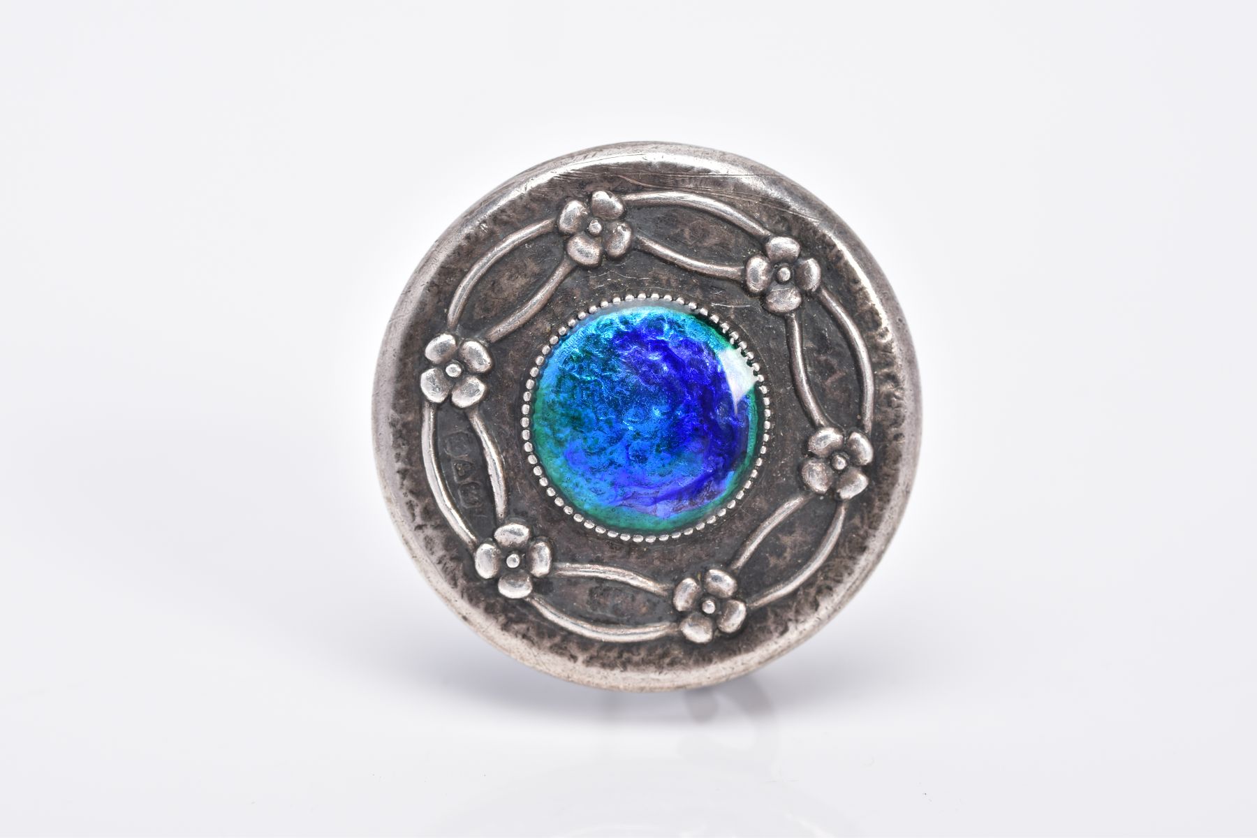 AN EARLY 20TH CENTURY CHARLES HORNER BROOCH, the guilloche enamel brooch, of circular form, set with