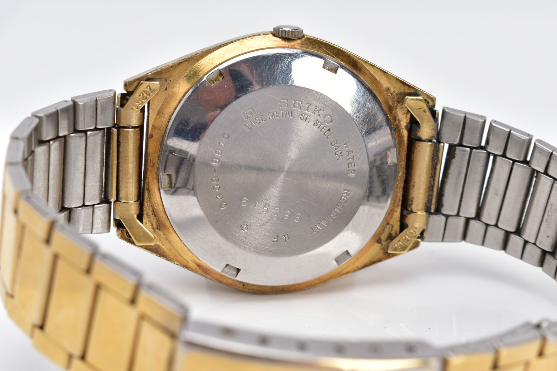 A GENTLEMENS SEIKO WRISTWATCH, the gold coloured dial, baton markers, dial signed 'Seiko 5 - Image 5 of 5