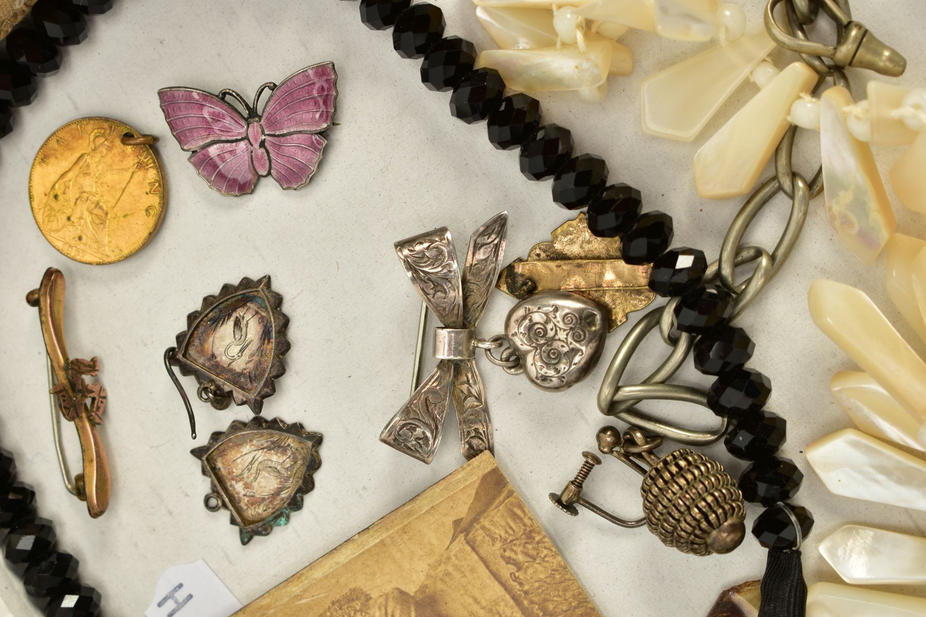 A MIXED LOT OF VICTORIAN AND EDWARDIAN ITEMS, to include a silver Edwardian floral engraved bow - Image 4 of 5