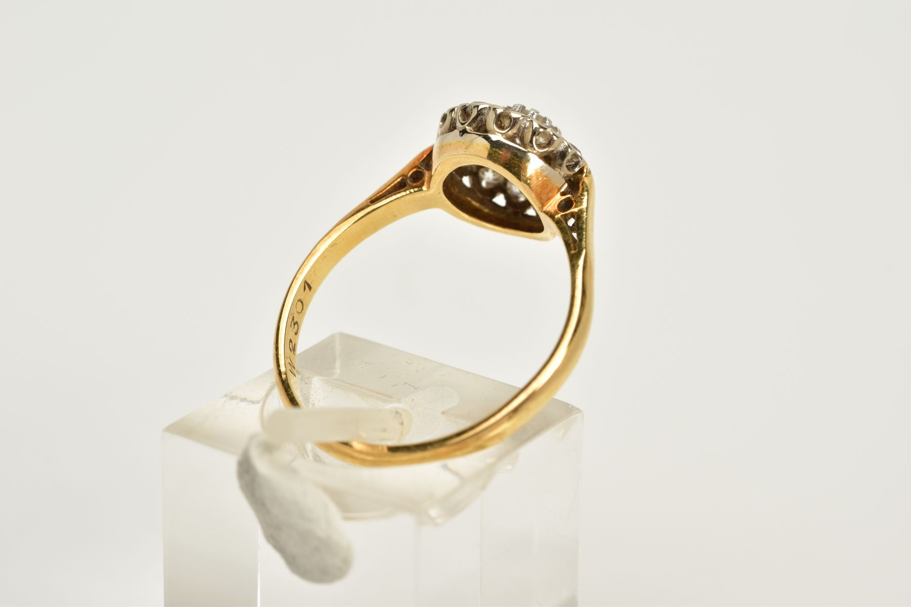 AN 18CT GOLD DIAMOND CLUSTER RING, the tiered cluster set with a central round brilliant cut - Image 3 of 3