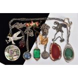 A SELECTION OF JEWELLERY, to include five white metal pendants necklaces, such as an agate slice