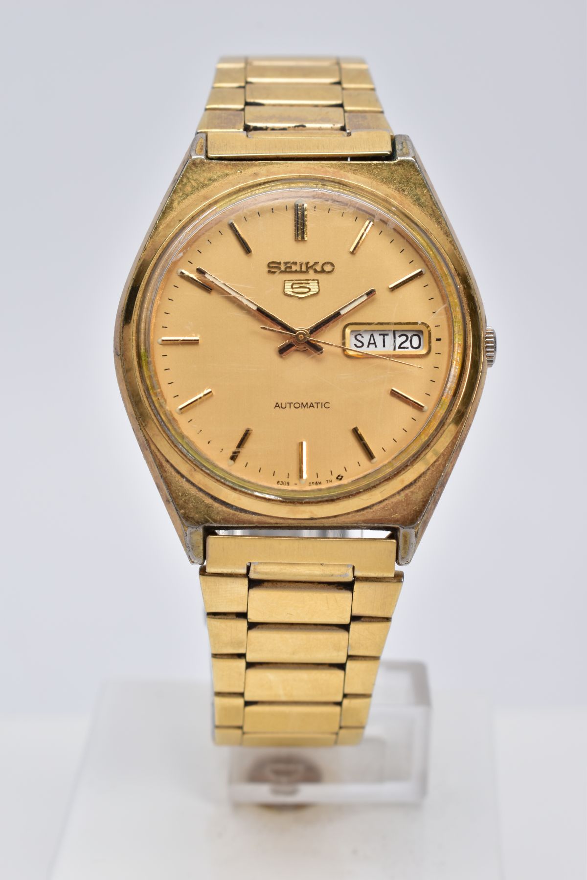 A GENTLEMENS SEIKO WRISTWATCH, the gold coloured dial, baton markers, dial signed 'Seiko 5 - Image 2 of 5