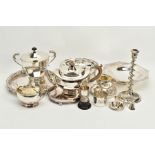 A SELECTION OF METALWARE, to include pieces such as an EPNS hexagonal tray, an EPNS open work wavy