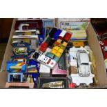 A QUANTITY OF BOXED AND UNBOXED DIECAST VEHICLES, to include part boxed Franklin Mint 1/24 scale