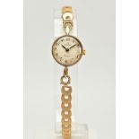 A LADIES 9CT GOLD OMEGA WRISTWATCH, round dial measuring approximately 19mm in diameter, cream