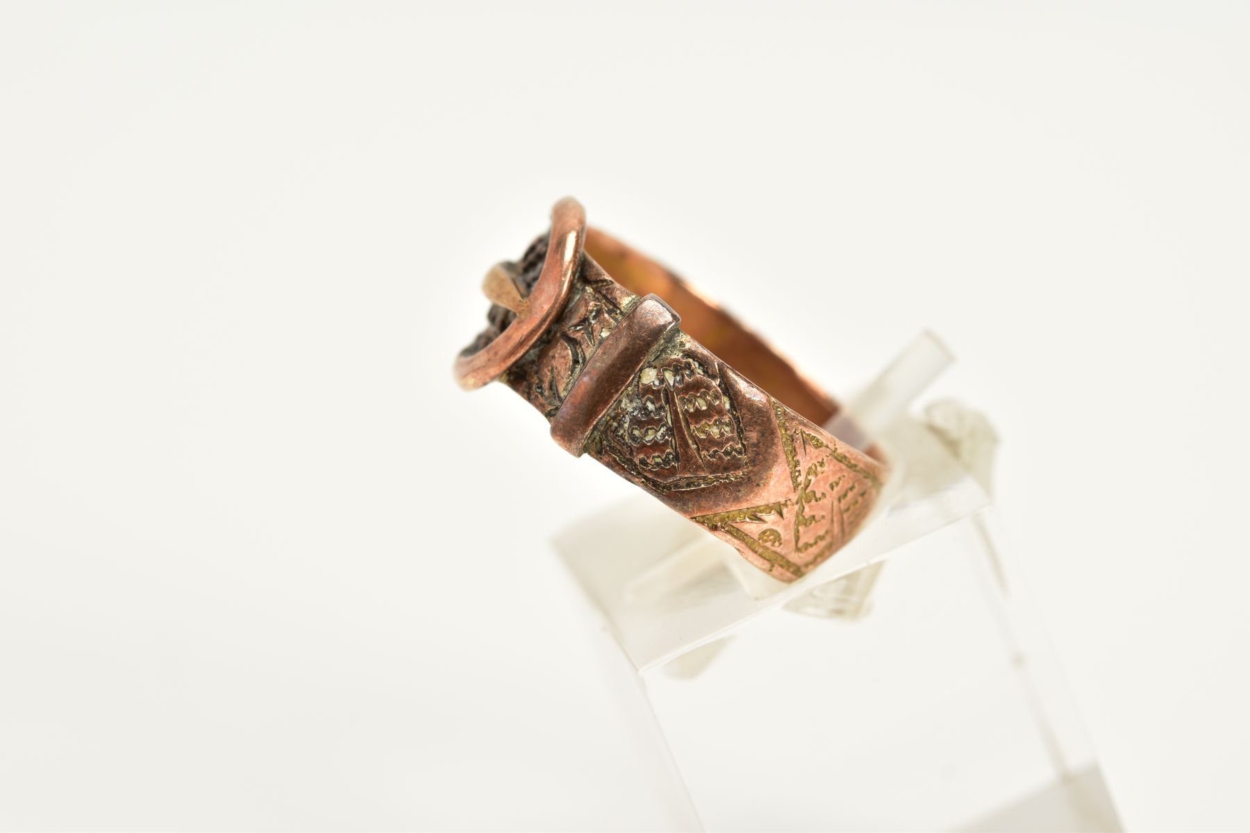 AN EARLY 20TH CENTURY 9CT GOLD RING, of belt and buckle form with floral engraved detail, hallmarked - Image 2 of 3