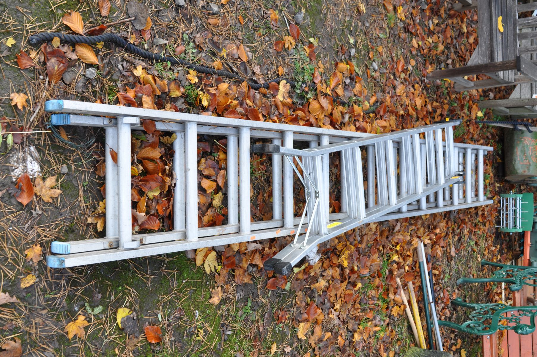A THIRTEEN RUNG ALUMINIUM EXTENSION LADDER 350cm each ladder and a pair of steps