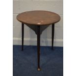 A GEORGIAN CIRCULAR OAK CRICKET TABLE, on circular tapering legs with padded feet, diameter 60cm x