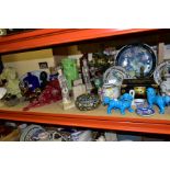 A QUANTITY OF ORIENTAL, BRITISH AND CONTINENTAL CERAMICS, CLOISONNE GLASS, ETC, including resin