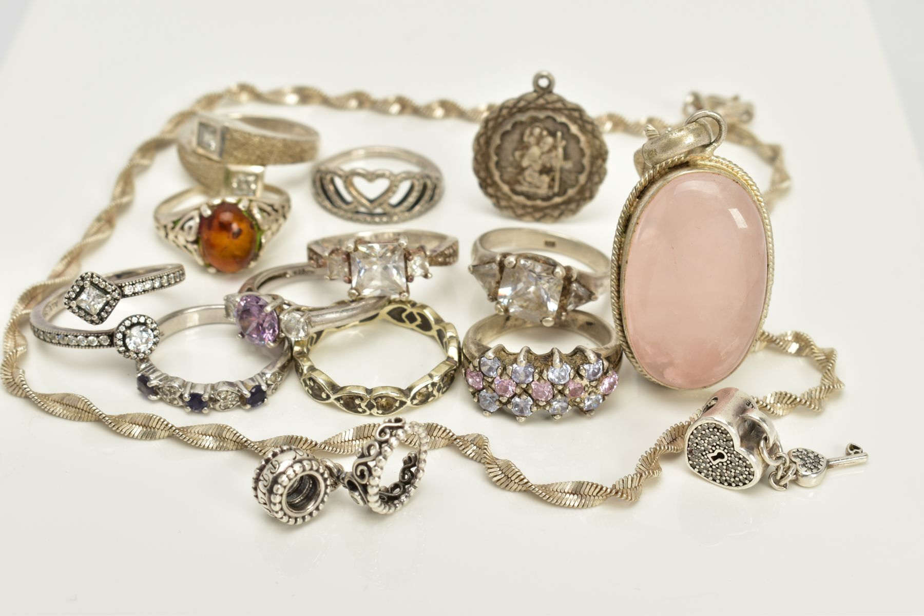 A SMALL QUANTITY OF JEWELLERY, to include a white metal pendant, of a oval cabochon rose quartz