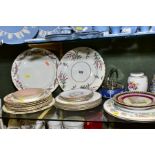 A GROUP OF ROYAL WORCESTER, POOLE, CROWN DEVON, ROYAL CROWN DERBY AND OTHER CERAMICS, including
