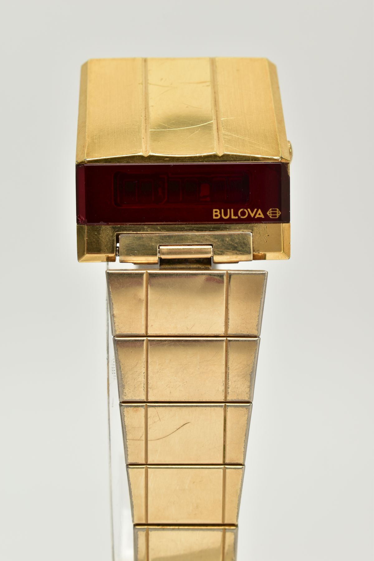 A GENTS BULOVA LED WRISTWATCH, the rectangular case with a red glass digital display signed ' - Bild 2 aus 5