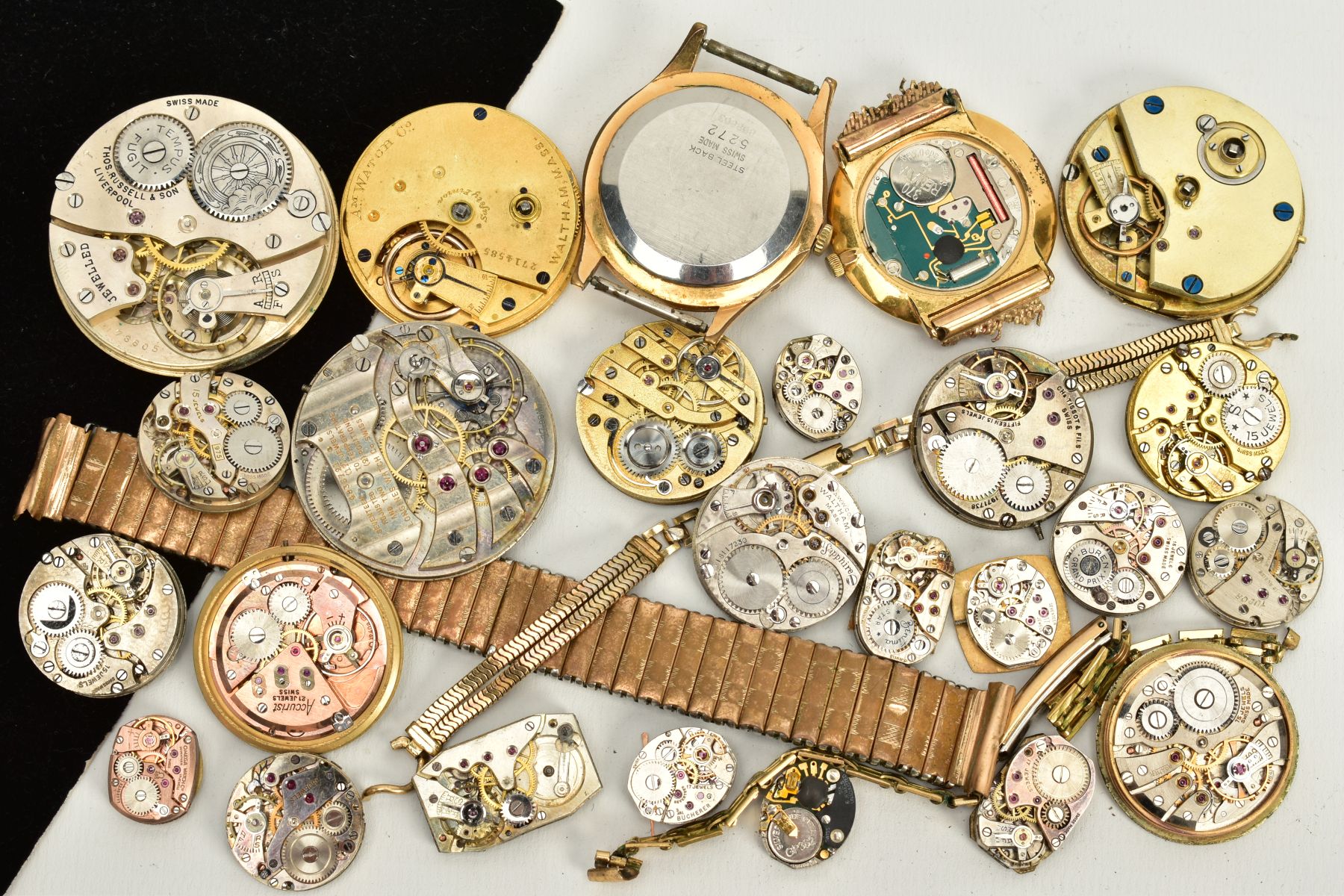A QUANTITY OF WATCH PARTS AND MOVEMENTS, to include three watch straps, together with pocket watch - Bild 3 aus 4