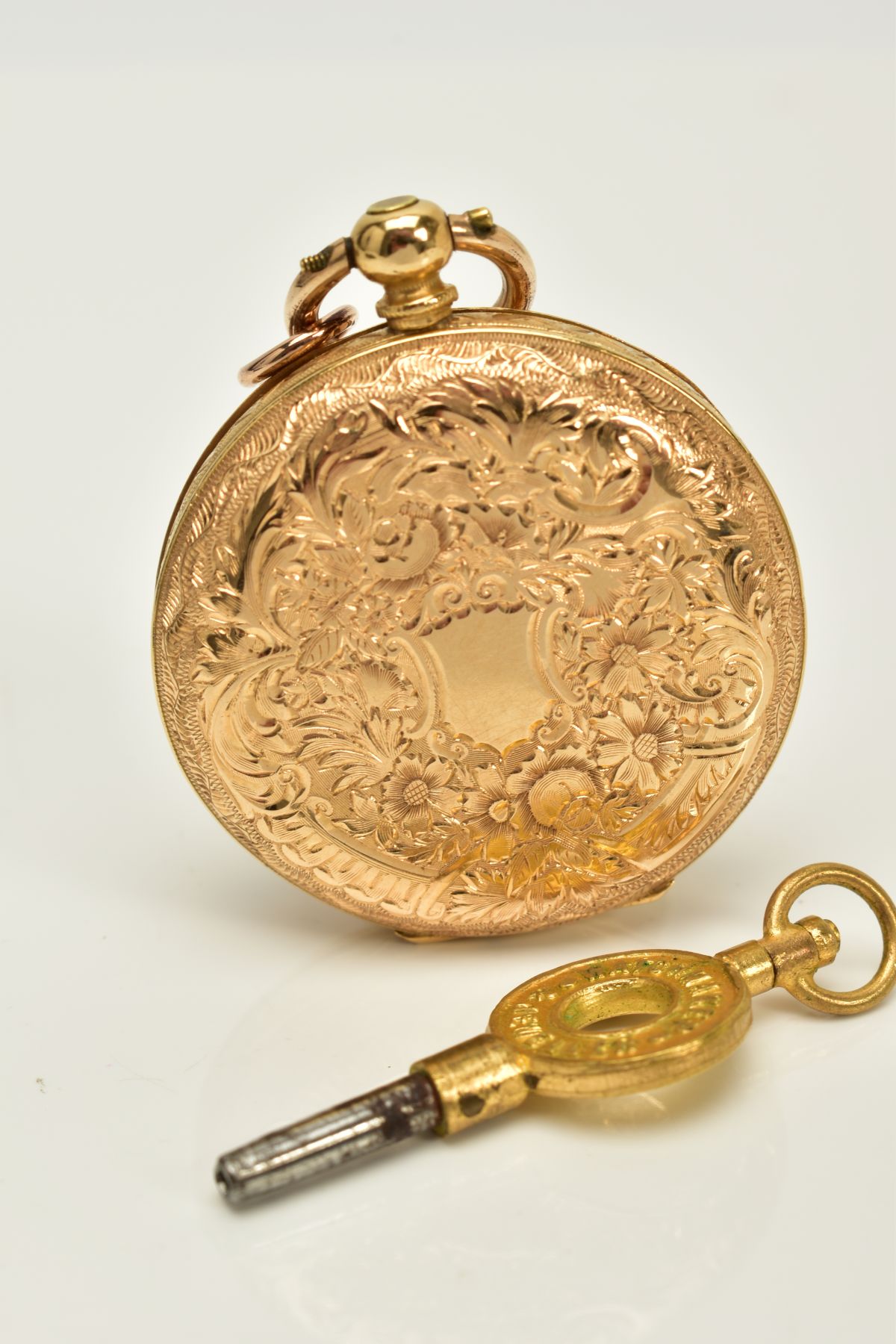 A VICTORIAN FOB POCKET WATCH, with a gold floral dial, Roman numerals, blue hand (missing a hand), - Bild 3 aus 5
