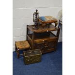AN OAK TROLLEY, with double cupboard doors (sd) an oak companion set, two stools and a brass