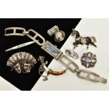 A SELECTION OF BROOCHES AND A LADIES WRISTWATCH, to include seven brooches in forms such as a silver