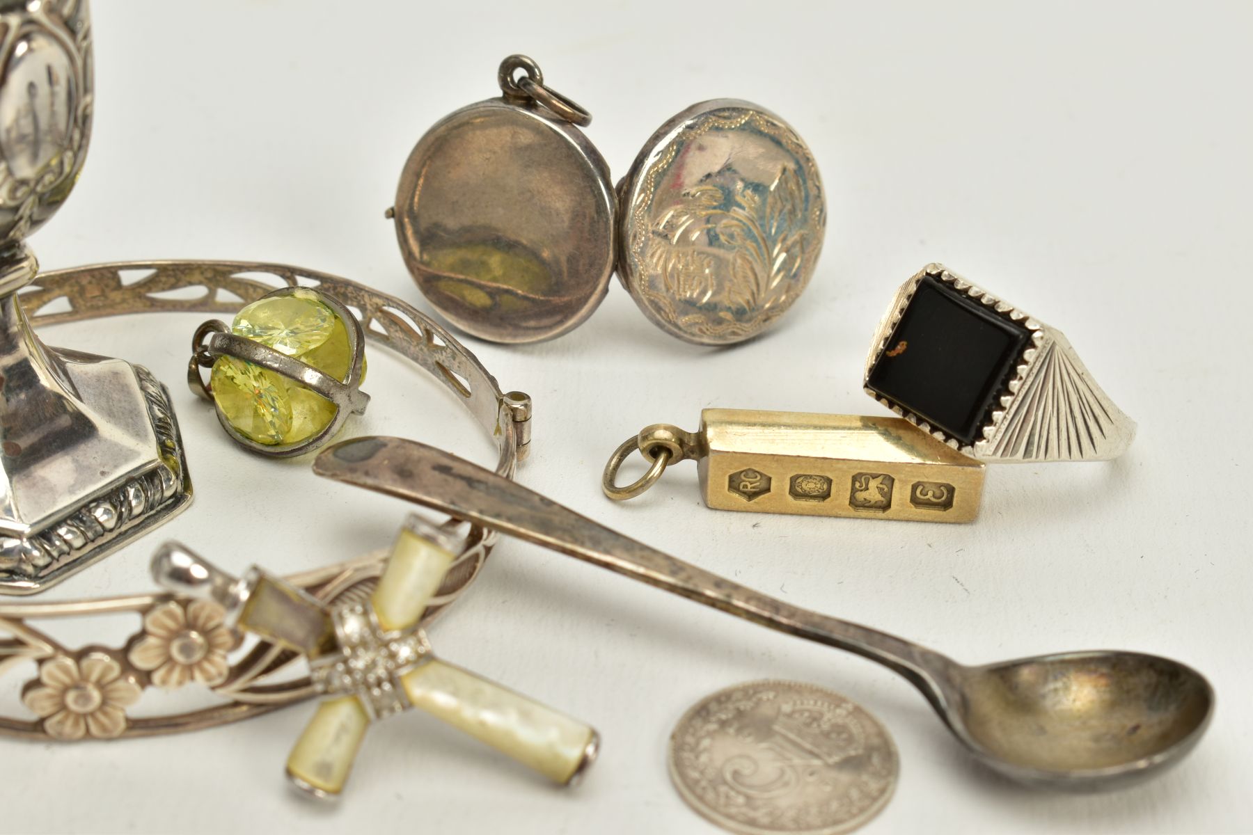 A SELECTION OF ITEMS, to include a silver pepper pot, hallmarked Birmingham 1904, a silver open work - Image 3 of 4