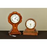 AN EARLY 20TH CENTURY MAHOGANY AND INLAID ART NOUVEAU MANTEL CLOCK, the white enamel dial with Roman