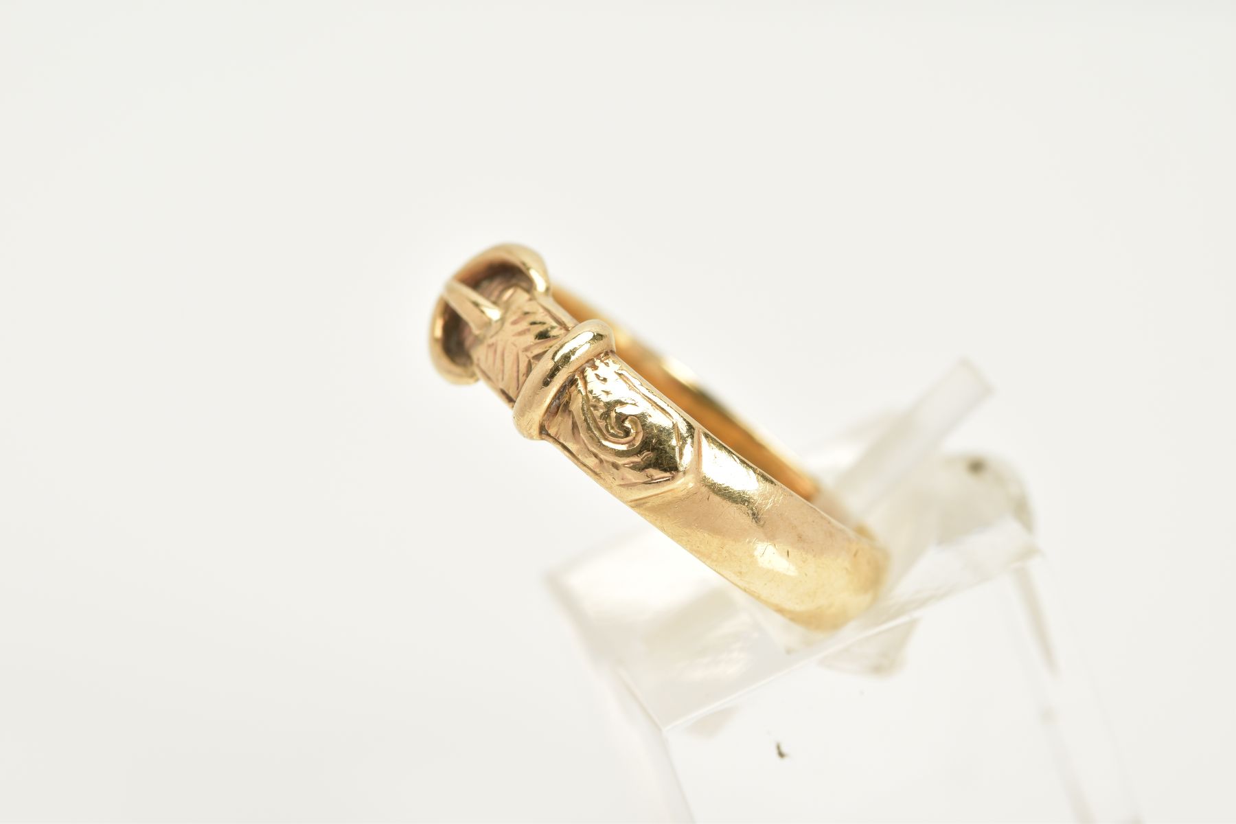 A 9CT GOLD BELT BUCKLE RING, with floral engraved detail, hallmarked 9ct gold Birmingham, ring - Image 2 of 3