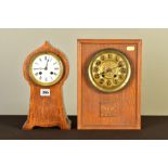 AN EARLY 20TH CENTURY OAK AND SATINWOOD STRUNG MANTEL CLOCK, the Art Nouveau arch shaped case with