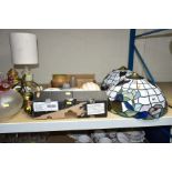 A QUANTITY OF GLASS LIGHT SHADES AND TABLE LAMPS, ETC, including a pair of leaded and colour glass