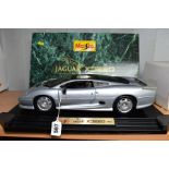 A BOXED MAISTO 1/12 SCALE 1992 JAGUAR XJ220 DIECAST SPORTS CAR MODEL, No 33201, appears complete and