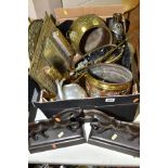 A BOX OF LOOSE METALWARES, to include a pair of cast horse shaped doorstops, brass fire irons, brass