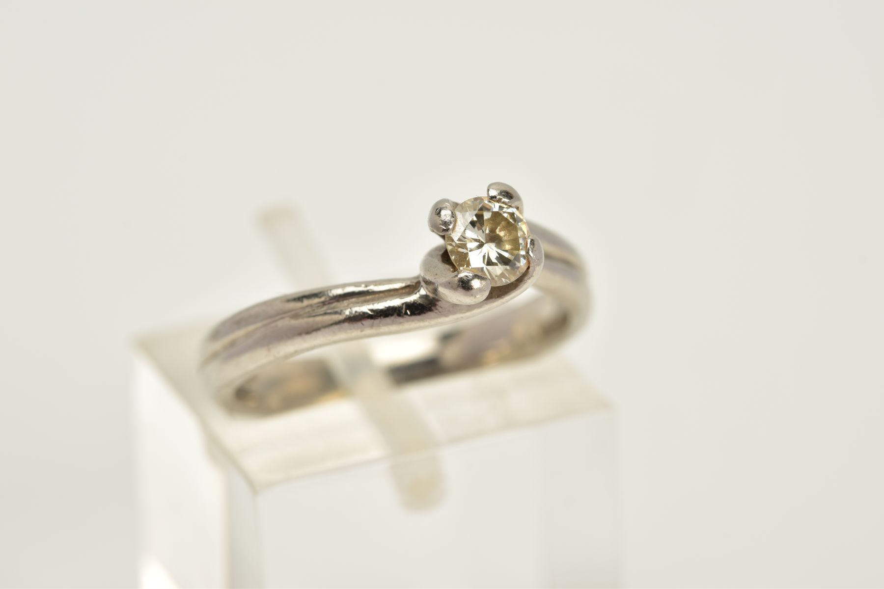 A PLATINUM SINGLE STONE DIAMOND RING, of crossover design, with a claw set round brilliant cut - Image 4 of 5