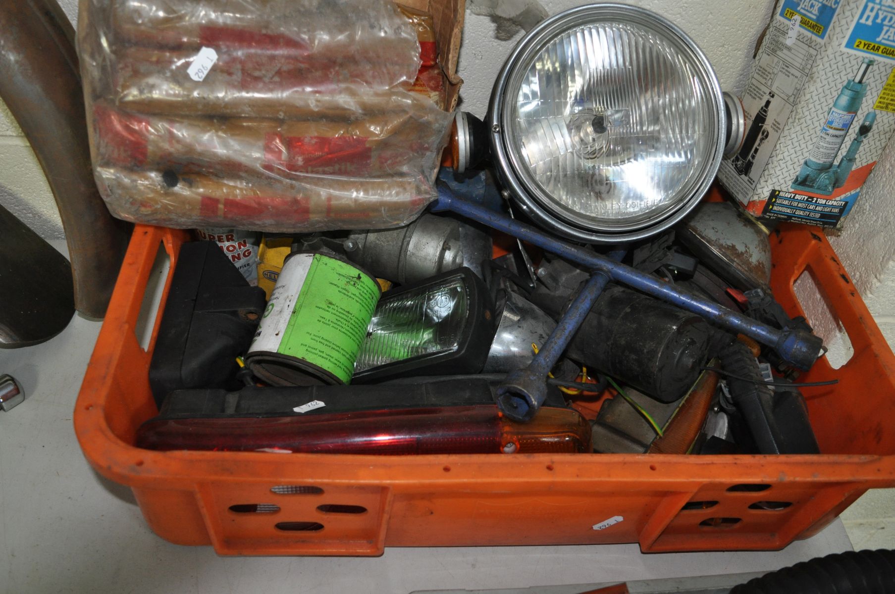TWO TRAYS CONTAINING VINTAGE AUTOMOTIVE PARTS, including a motorbike fuel tank, mud guards, handle - Image 4 of 4