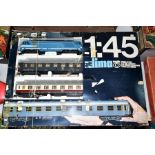 A BOXED LIMA O GAUGE TRAIN SET, No.0120 CP, comprising S.N.C.F. BB class locomotive No.67001, blue