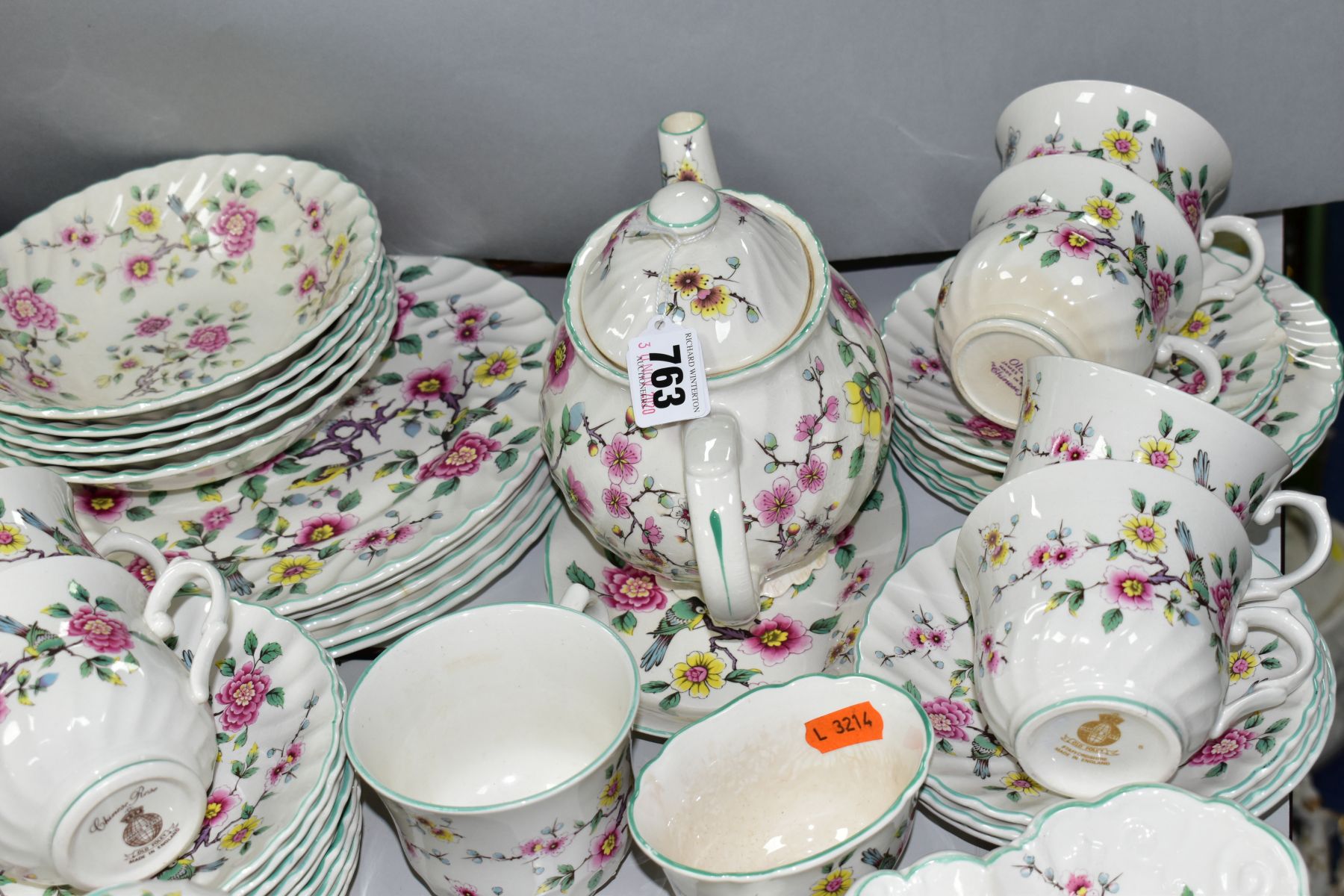 AN OLD FOLEY 'CHINESE ROSE' PATTERN DINNER SERVICE, varying amounts, nine cups, fifteen saucers, six - Image 4 of 5