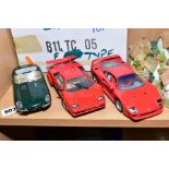 THREE BOXED FRANKLIN MINT 1/24 SCALE DIECAST CAR MODELS, 1961 Jaguar E Type, 1989 Ferrari F40 and